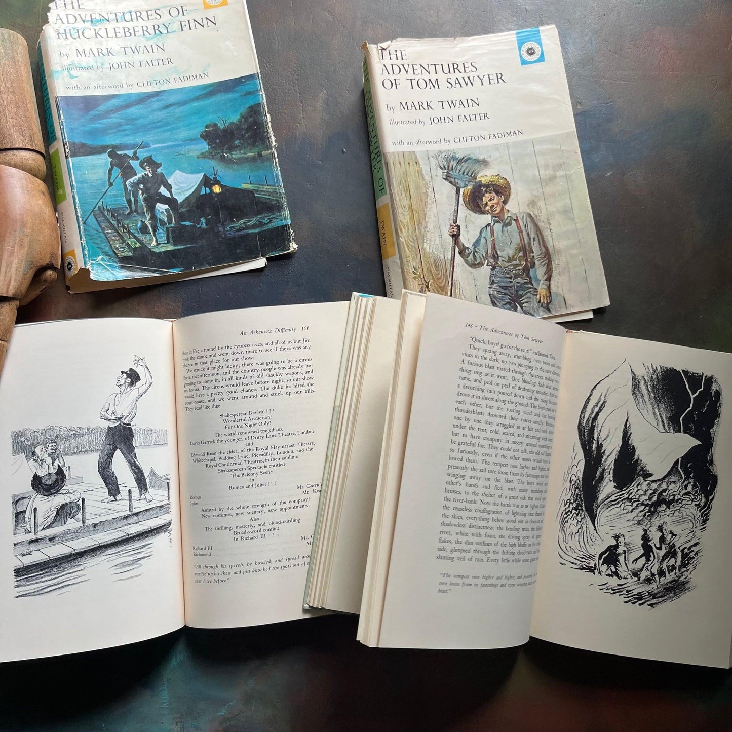 MACMILLAN THE ADVENTURE OF HUCKLEBERRY FIN